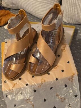 Very G Women’s Metallic Blush Strappy Sandals - Brand